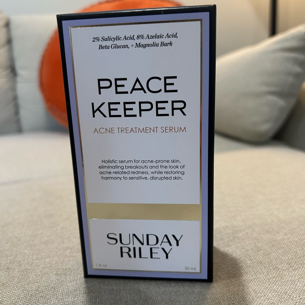 Sunday Riley Peacekeeper Acne Treatment Serum - Black and White